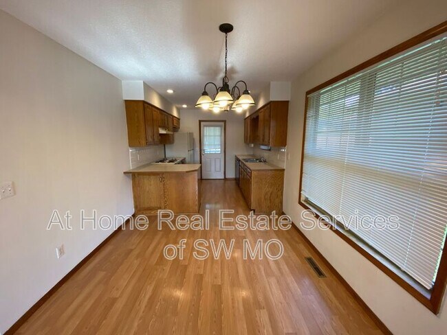 Foto del edificio - 3324 Leawood Ave