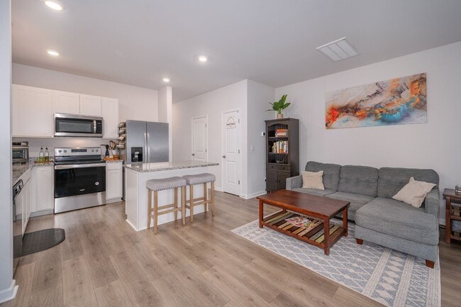 Building Photo - Bright 3-Bed End-Unit Townhome in Cedar Station with Modern Finishes & Private Outdoor Spaces
