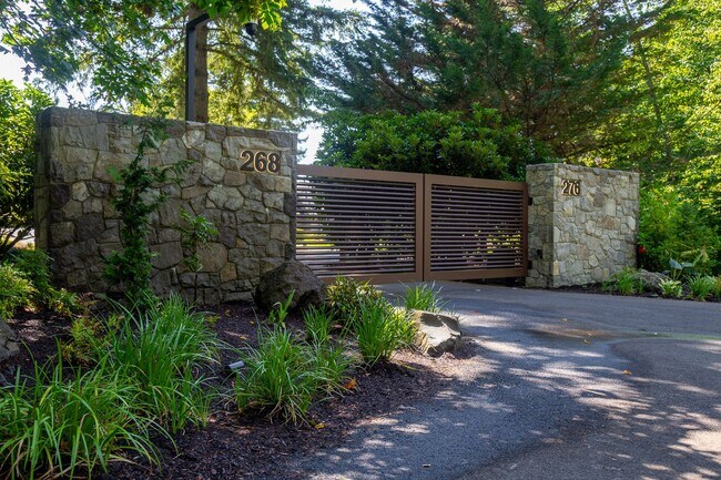 Building Photo - Iconic West Linn Estate – Riverfront Luxury, Movie History & Total Privacy!