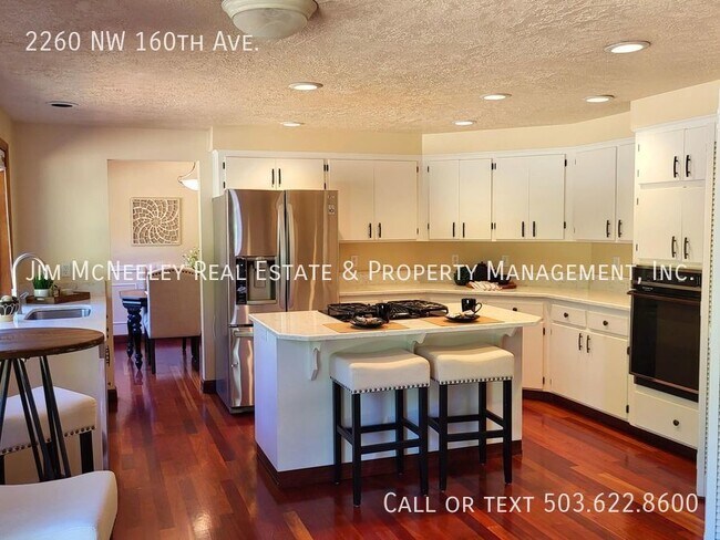 Building Photo - Fantastic, updated, 5 bedroom home in Beth...