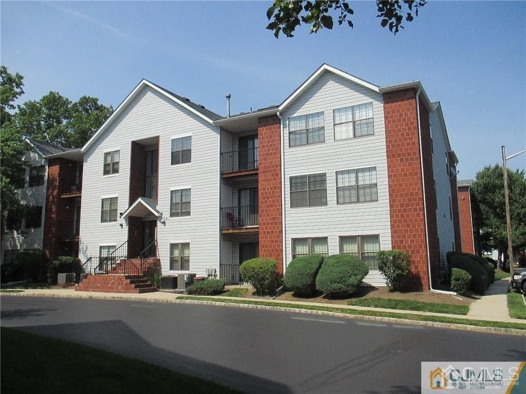 32 Boulder Dr, Edison, NJ 08817 Condo for Rent in Edison, NJ