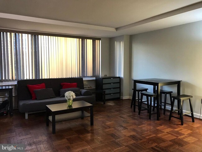 Foto del edificio - 1111 Arlington Blvd