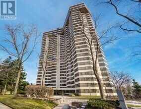 Building Photo - 1300-1300 Bloor St