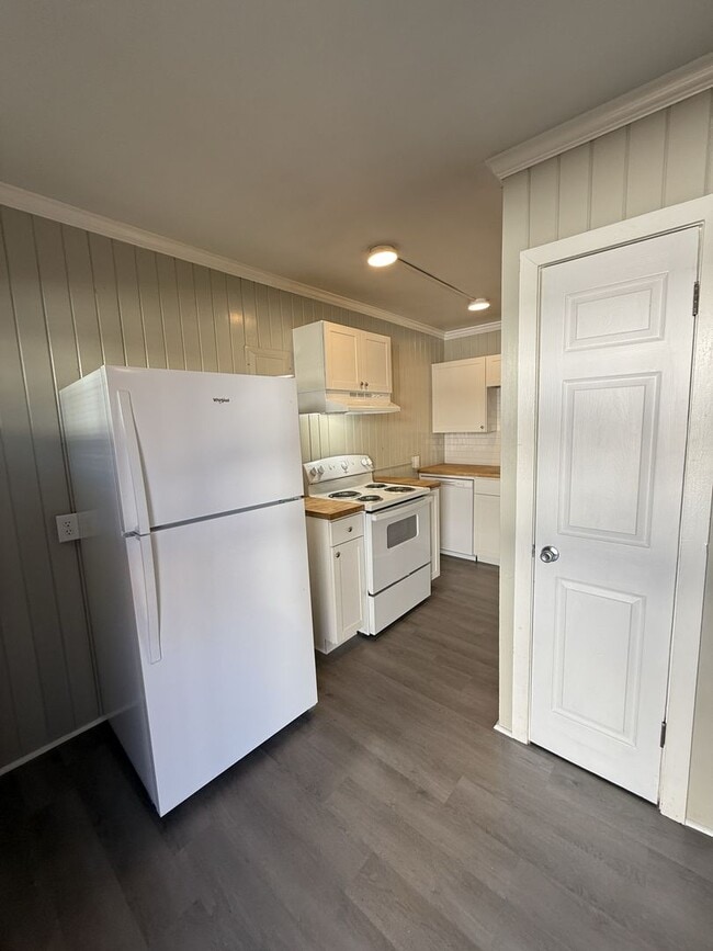 Photo - 1437-1459 W. Fourth St. - 12 Unit Apartment