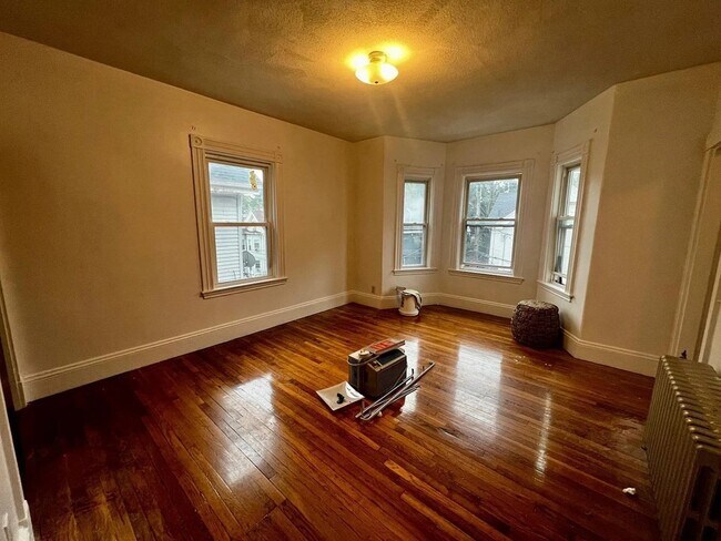 Building Photo - 57 Mozart St