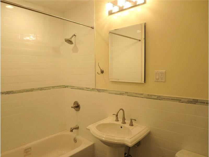 Building Photo - 270 W 139th St