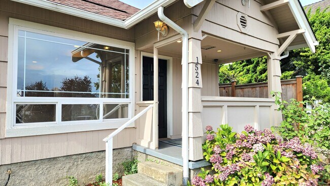 Foto del edificio - 2 Bedroom Home in Everett