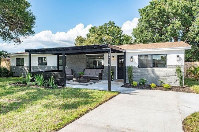 Building Photo - 4719 W Fairview Heights