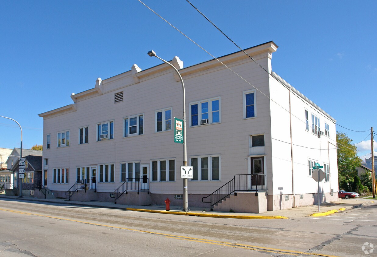 117 1st St, Waterford, WI 53185 Apartments in Waterford, WI