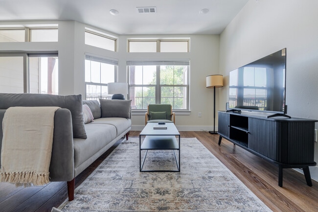 Foto del edificio - 1501 W Howard Ln