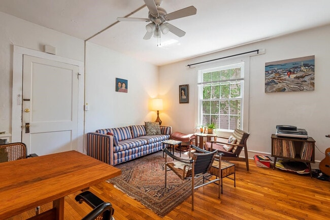 Building Photo - 903 Clarendon St