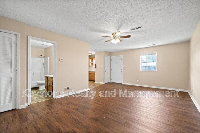 Building Photo - 308-801 Thompsonville Lane