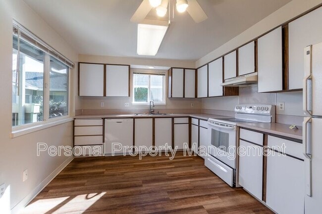 Building Photo - 1703 SE 145th Ct