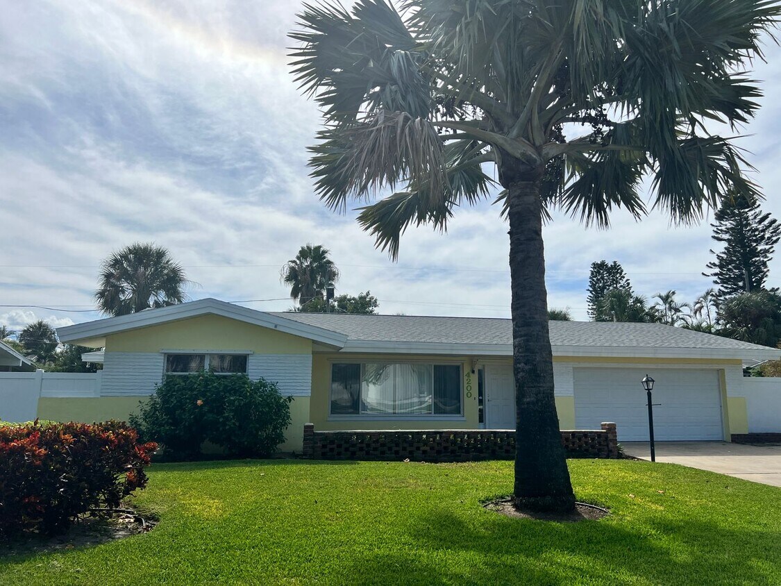 MAXIMO MOORINGS 3/2/2 HOME NEAR ST. PETE B... House Rental in Saint Petersburg, FL