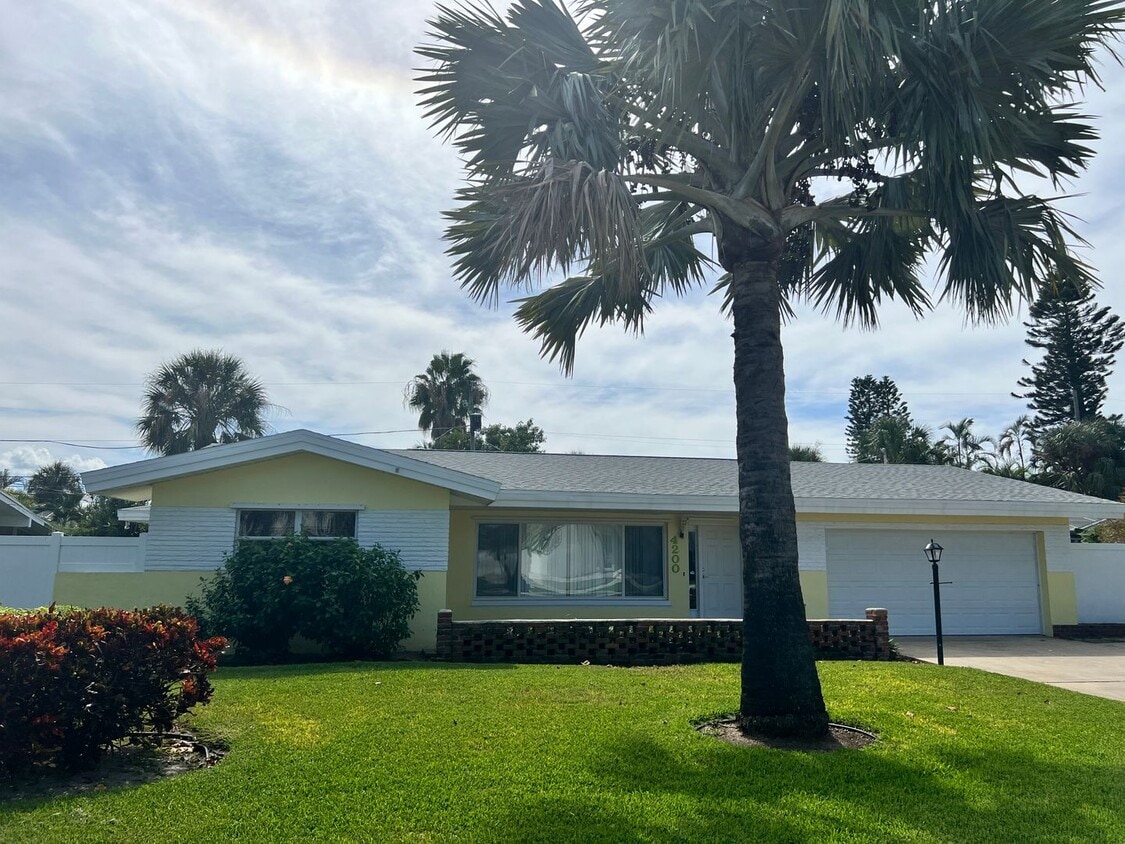 MAXIMO MOORINGS 3/2/2 HOME NEAR ST. PETE B... House Rental in Saint