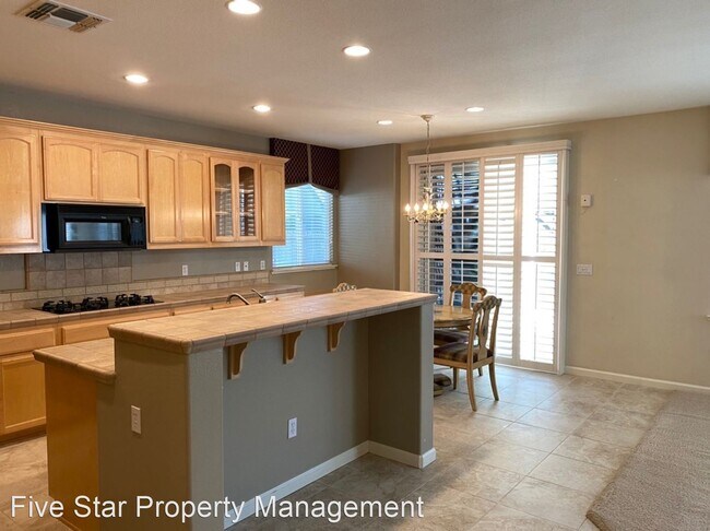 Building Photo - 4 br, 3 bath House - 1329 Oak Leaf Cir