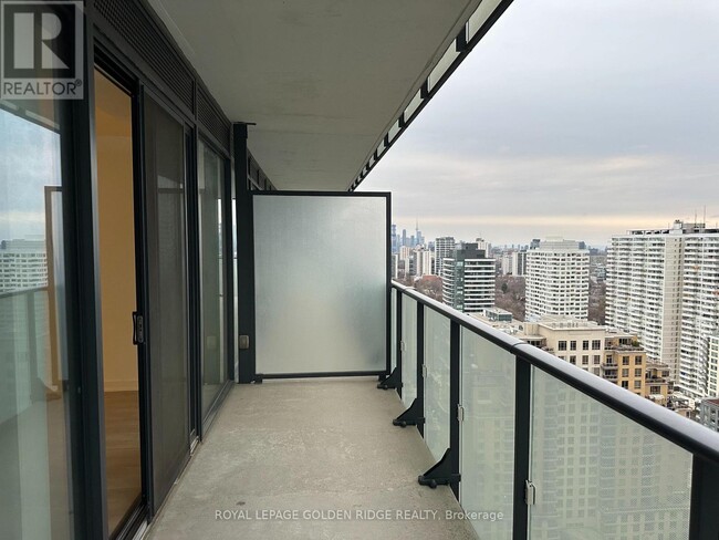 Photo du bâtiment - 185 Roehampton Ave