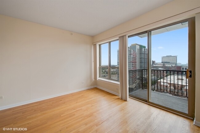 Building Photo - 1717 S Prairie Ave