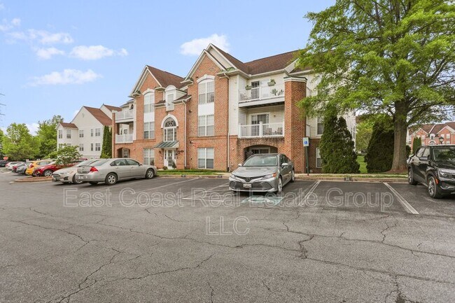 Building Photo - 2100 Wayside Dr