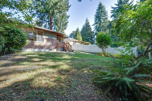 Building Photo - Charming House For Rent in Burien! Full Si...
