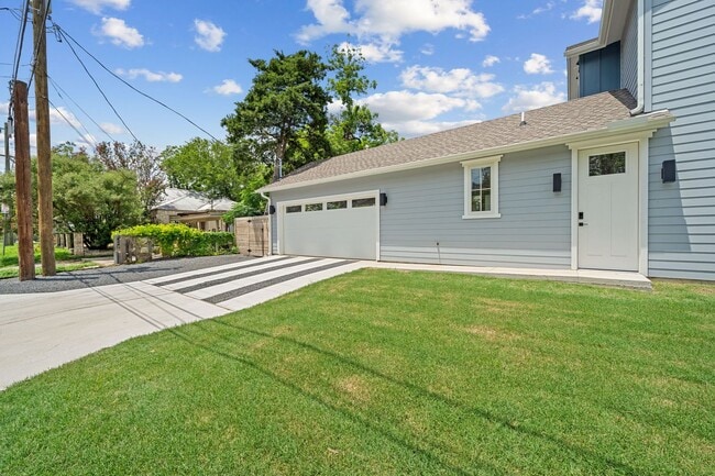 Building Photo - CENTRAL AUSTIN : 6 BD / 4 BA