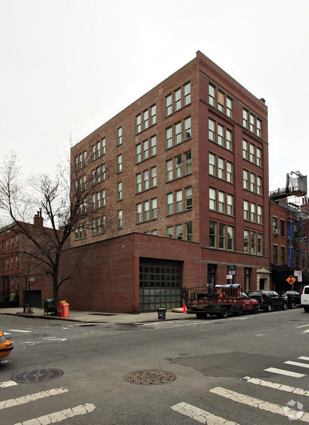 Primary Photo - 816-820 Greenwich St