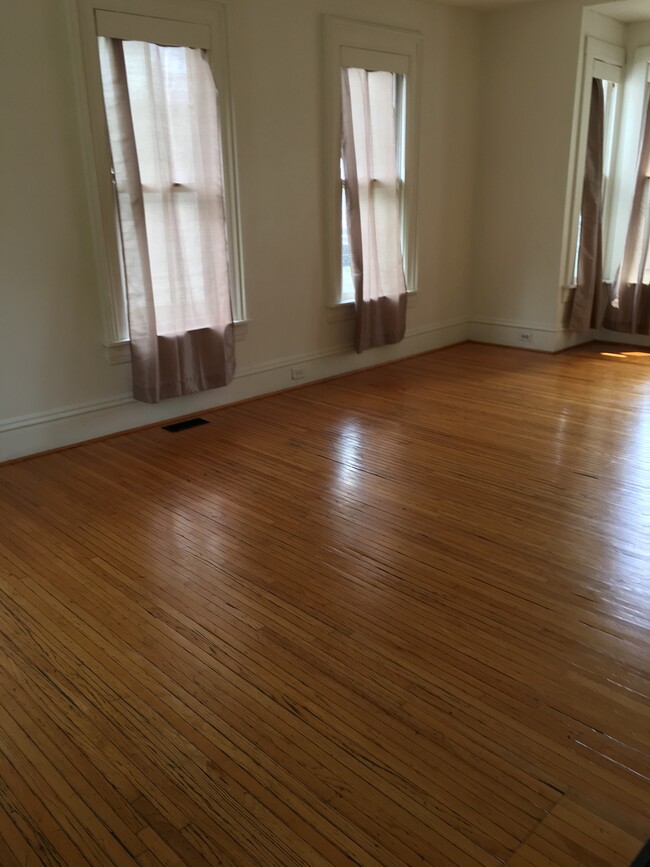 Sala de estar - 423 W Calhoun St