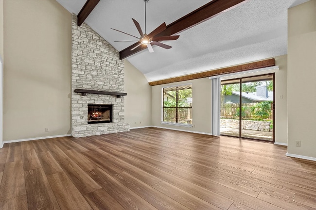 Building Photo - 8606 Mesa Dr