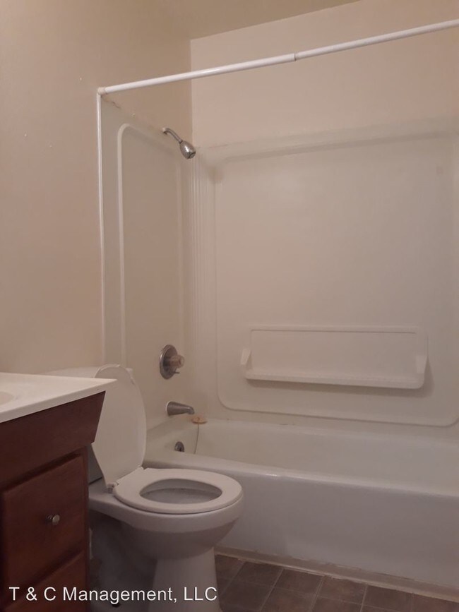 Building Photo - 3200 Lafayette Dr NE