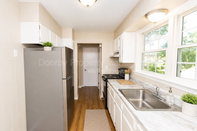 Building Photo - 207 Memorial Dr
