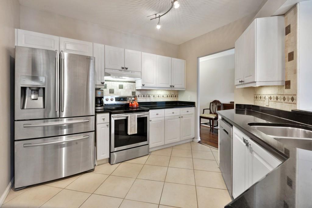 Primary Photo - 3334 Peachtree Rd NE