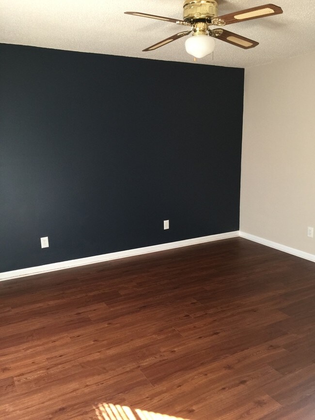 Building Photo - 2609 White Oak Ln