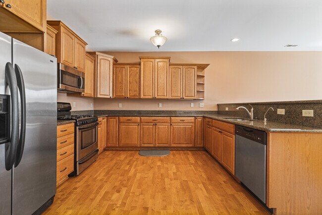 Building Photo - 153 Hawick St