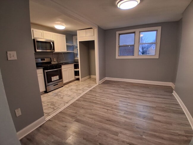 Building Photo - 3 BED 1 BATH HOME FOR RENT