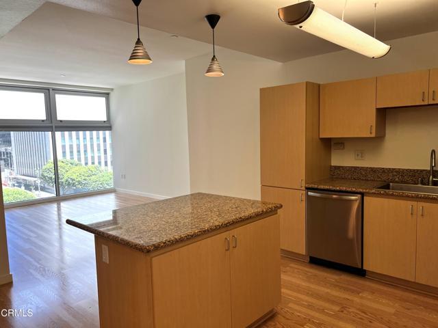 Foto del edificio - 630 W 6th St