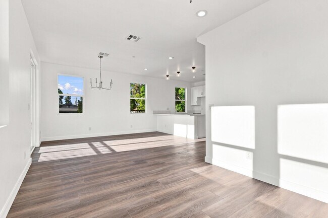 Building Photo - 1444 W Stoneridge Ct