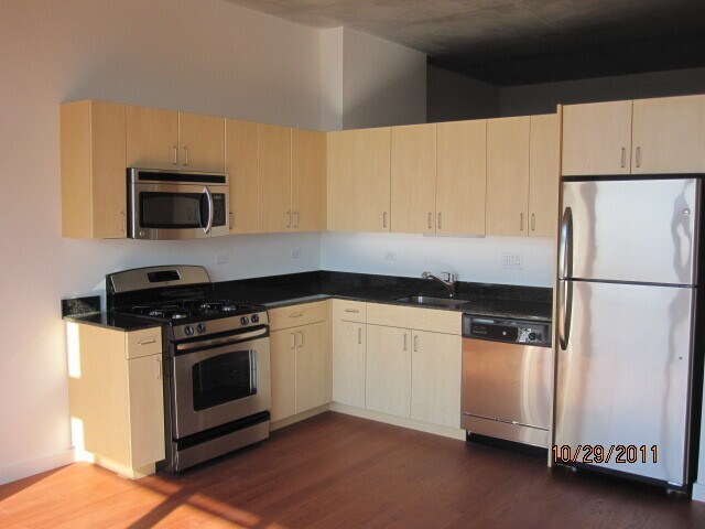 Building Photo - 235 W Van Buren St
