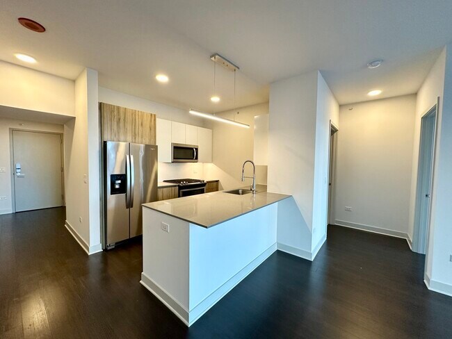 Foto del edificio - 313 W Wolf Point Plaza