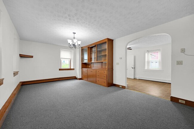 Building Photo - 709 Schaeffer Rd