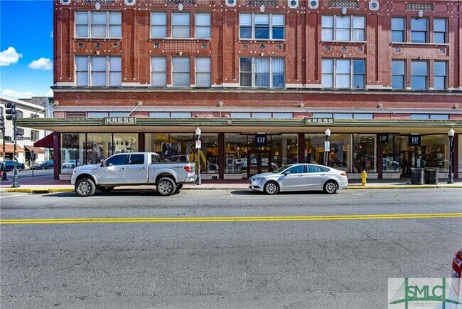 Foto del edificio - 122 E Broughton St