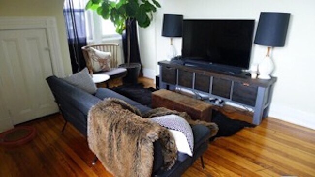 Foto del edificio - 6 Bonn Pl