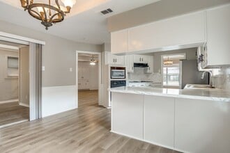 Building Photo - 1201 Goldenrod Dr