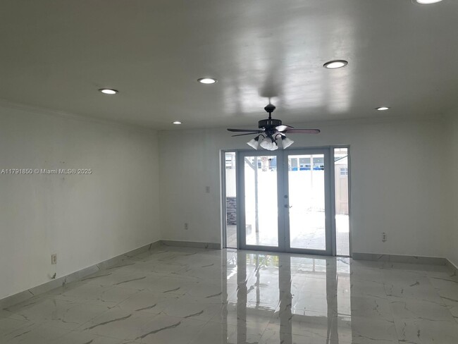Foto del edificio - 1840 W 73rd Pl
