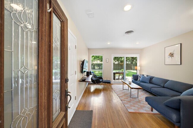 Foto del edificio - 4306 Warm Springs Rd