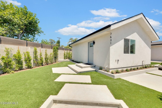 Foto del edificio - 7633 Yarmouth Ave
