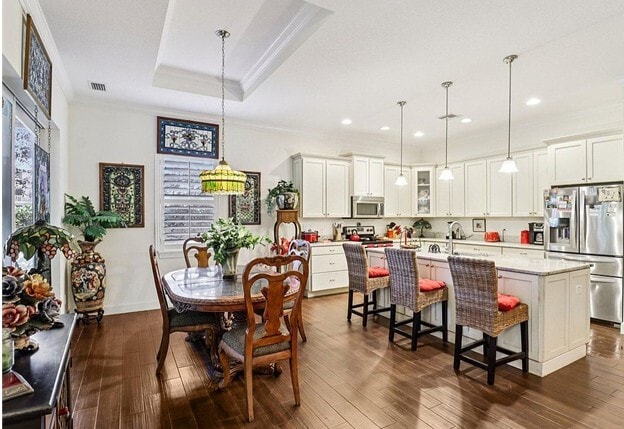 Building Photo - 121 Seminole Ln