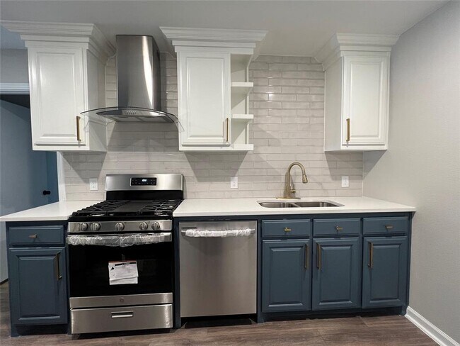 Building Photo - 718 E 43rd St