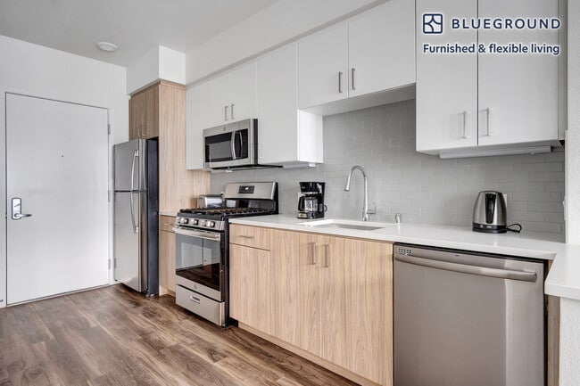 Building Photo - 3093 Broadway-FL5-ID698