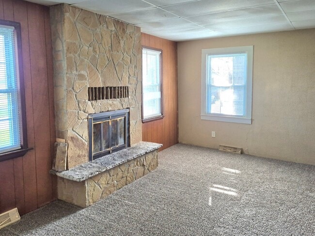 Building Photo - 7489 Jefferson St