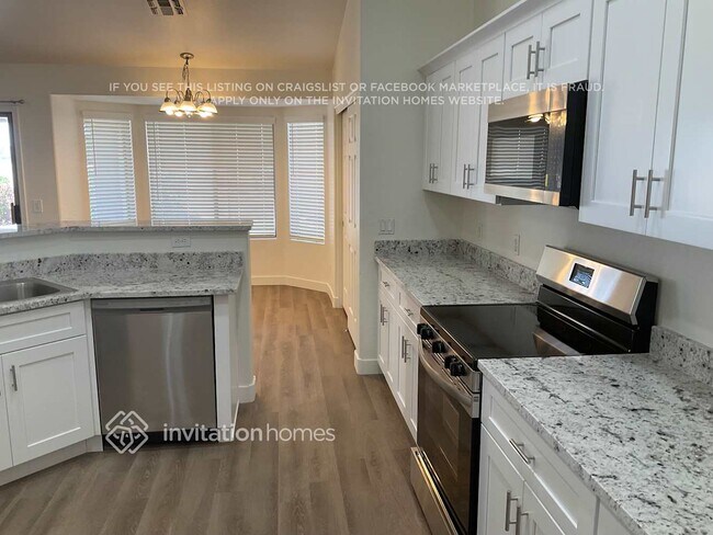 Building Photo - 482 N Falcon Dr
